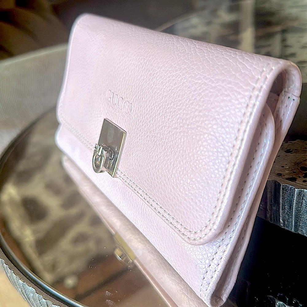 *Not Authentic!*- Gucci Pink Trifold Walet